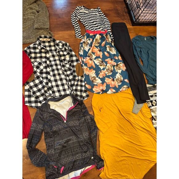 Woman’s size medium, cute clothing bundle - Picture 4 of 5